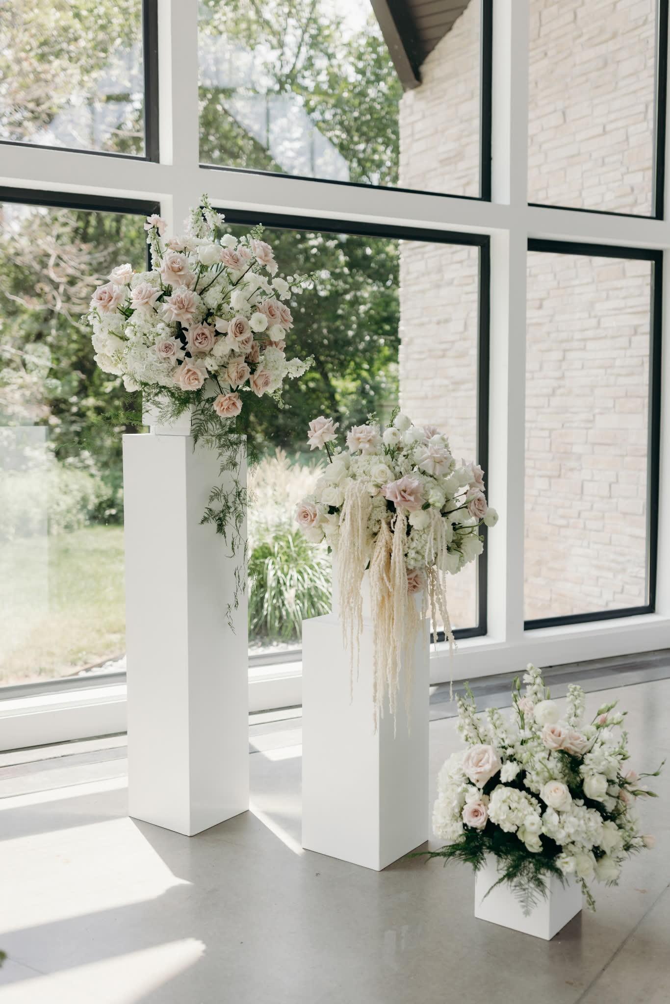 Three-tier pedestal grouping at the ceremony backdrop